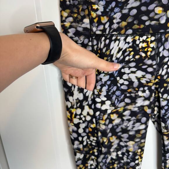 Lululemon Speed Up Tight 28" Full-On Luxtreme Metropolis Glow Leggings Size 6 - Picture 3 of 7